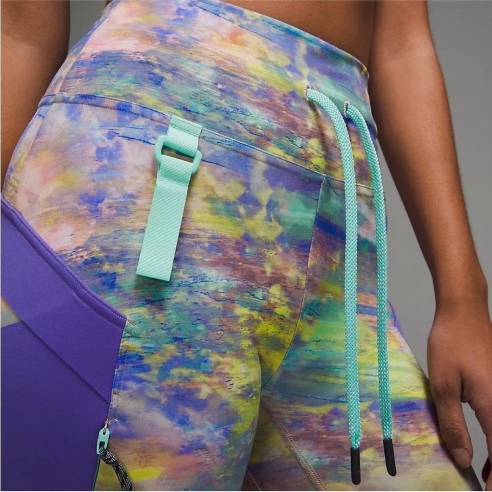 Lululemon Size 4 Cargo Super High Rise Hiking Tight 25" Altered Nature Multi